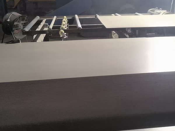通體板是怎樣的板材，具備哪些特性